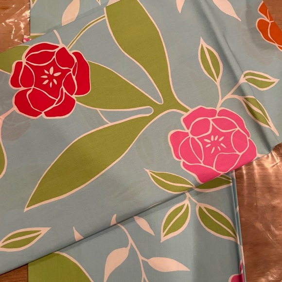 NIP Garnet Hill cotton percale pillowcases Blue green floral hibiscus colorful - Picture 2 of 8